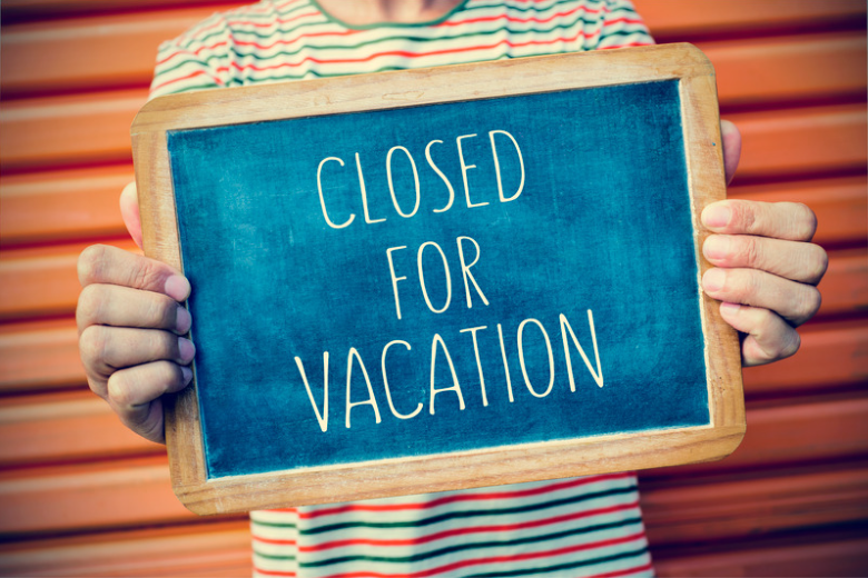 cerrado por vacaciones y fisioterapia